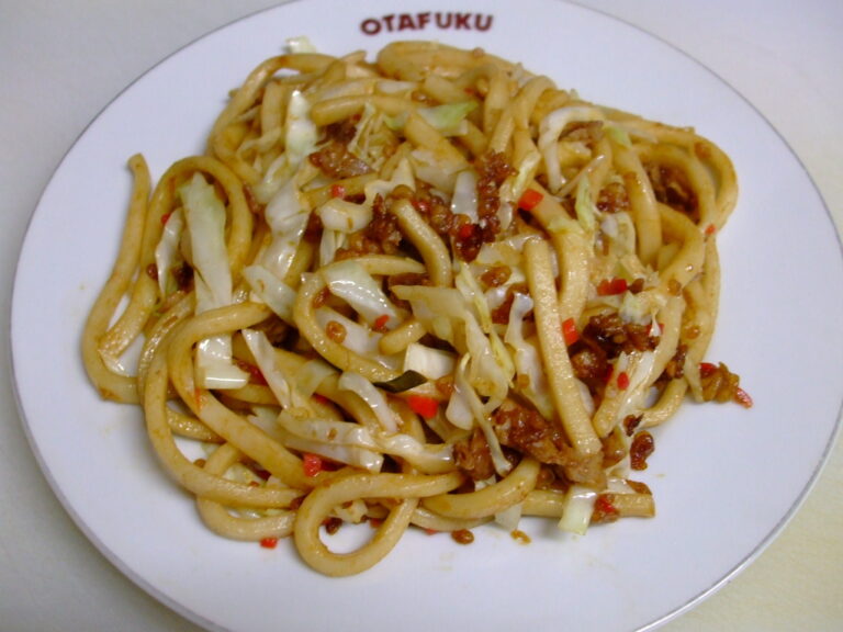 焼きうどん Yakiudon with yakiudon sauce based on Worcester sauced 