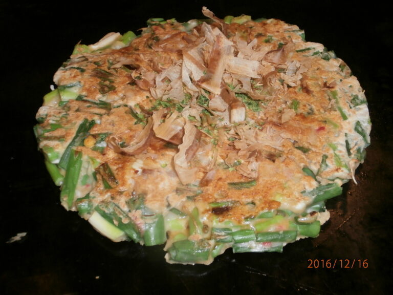 ネギ焼き Negiyaki is a kind of Kansaifu-okonomiyaki  (copped green onion  Japanese pancake )
